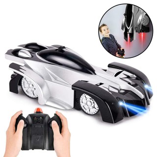Đồ chơi xe leo tường điều khiển từ xa chống trọng lực