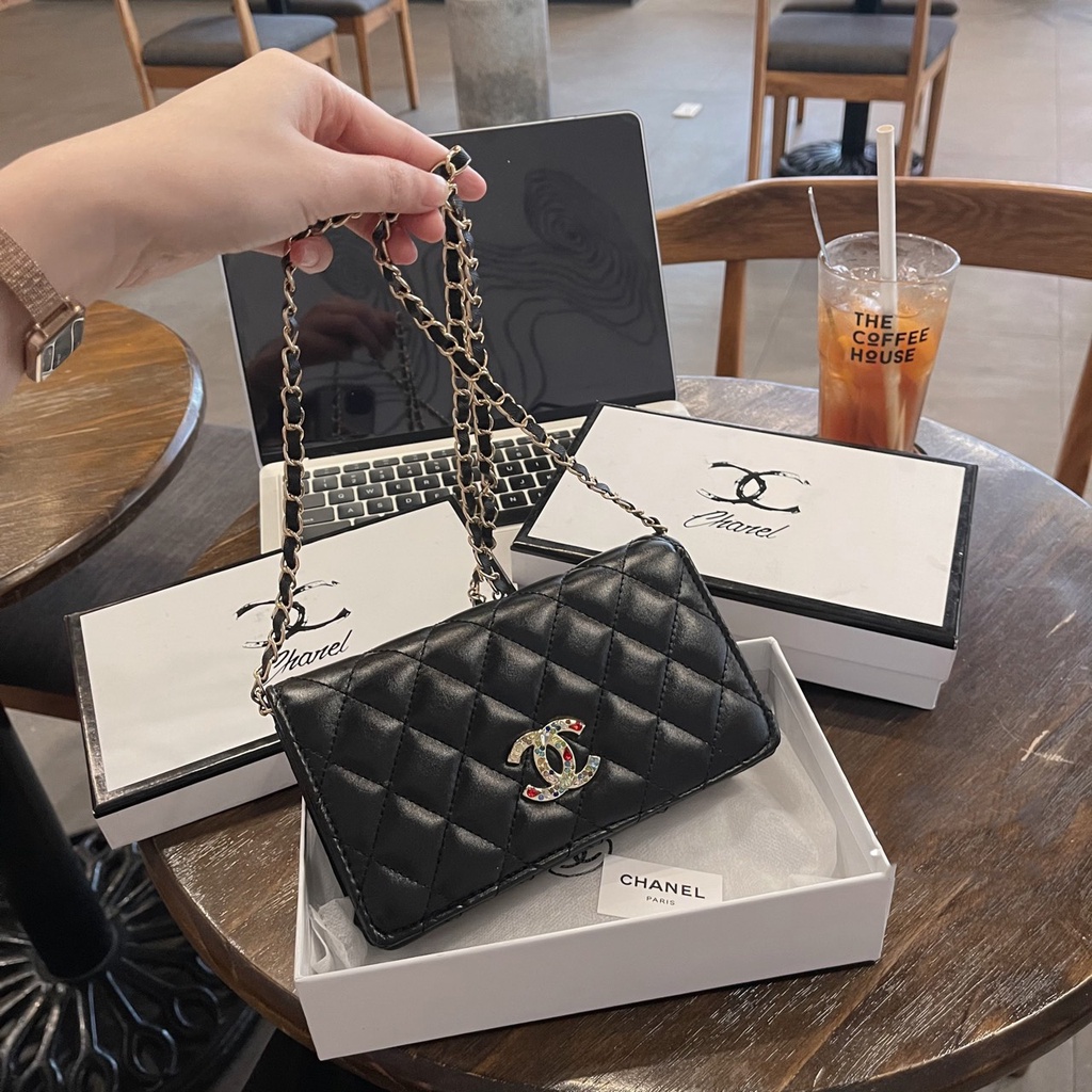 Ví Chanel dây xích size 20cm - Chất liệu da mềm, họa tiết trần trám, logo hãng nổi bật, Full box y hình