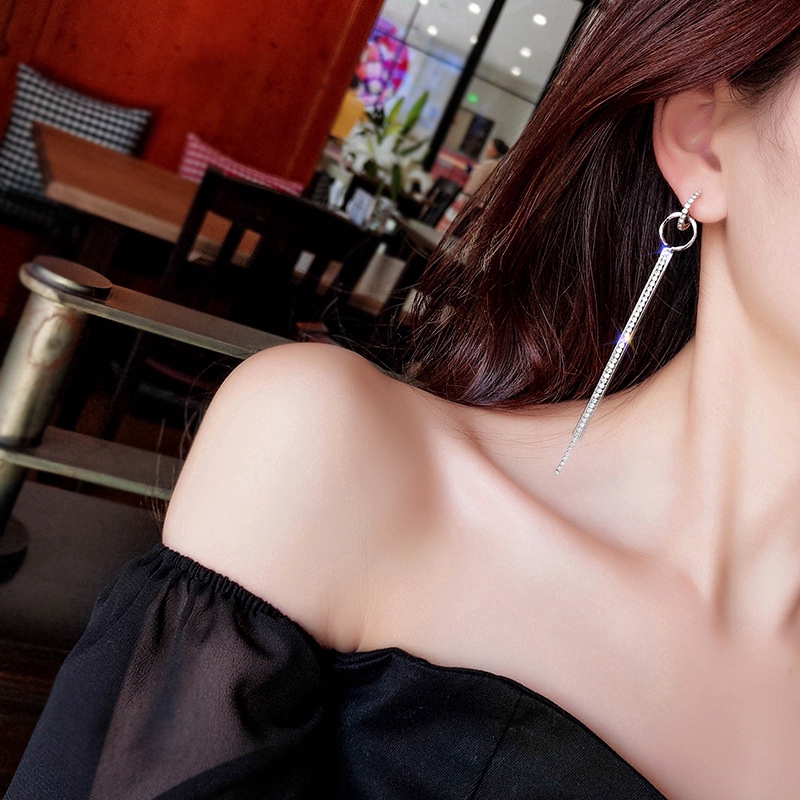 Hoa tai đính kim cương giả lấp lánh dáng dài sang trọng sành điệu