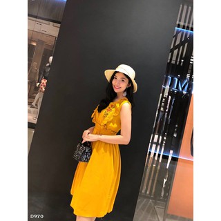 Đầm thêu hoa