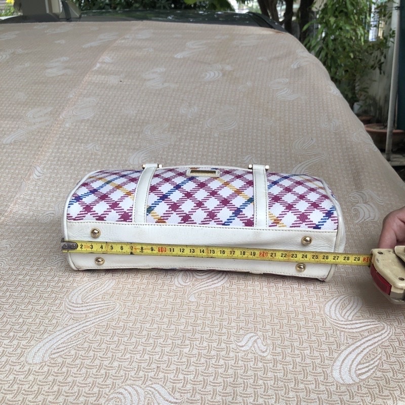 Túi chuẩn si. Túi qua sử dụng. Khách vui lòng xem hình nếu muốn biết thêm thông tin sản phẩm mời khách vô chat . Thanks.