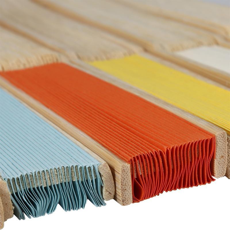 Quạt xếp cầm tay bằng giấy màu và nan tre tự nhiên xinh xắn