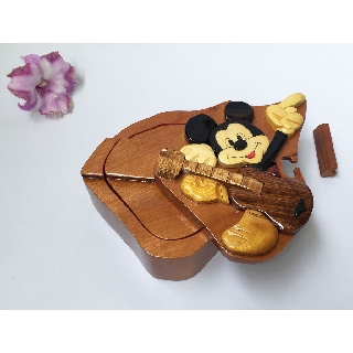 HỘP BÍ MẬT MICKEY