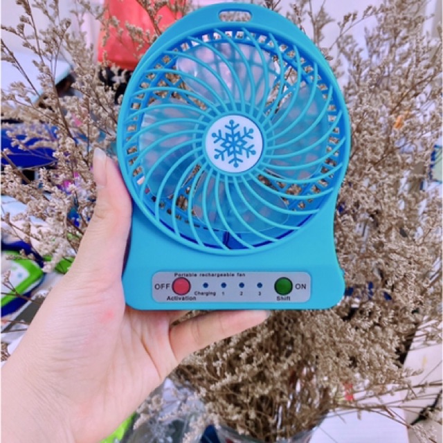 Quạt mini tích điện cầm tay có đế để bàn kiểu mới điều chỉnh 3 tốc độ siêu mát kèm pin và dây sạc siêu hot