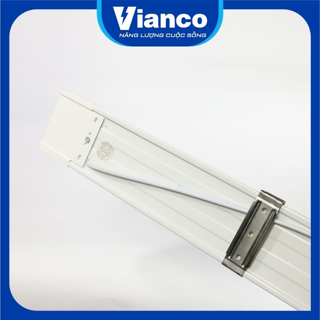 Đèn Led Tube Đầu Vuông VIANCO Làm Từ Nhựa Mica, Thiết Kế Liền Máng Cho Ánh Sáng Rộng