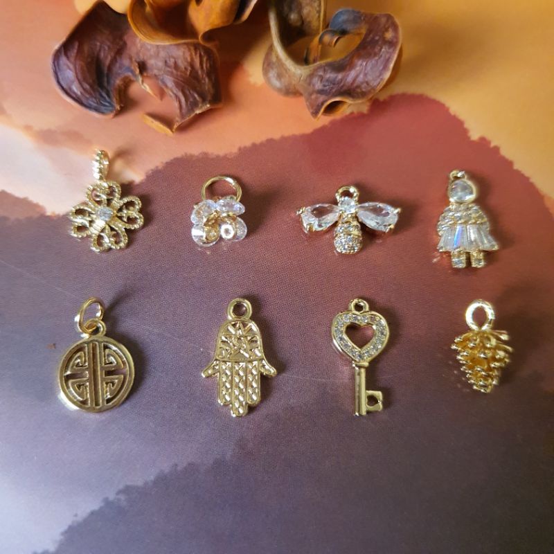 Charm treo mạ vàng tĩnh điện bền màu