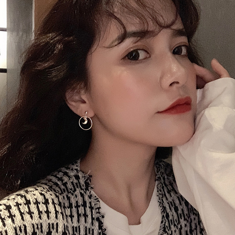 Đôi Bông Tai Hình Mặt Trăng Xinh Xắn Cho Nữ