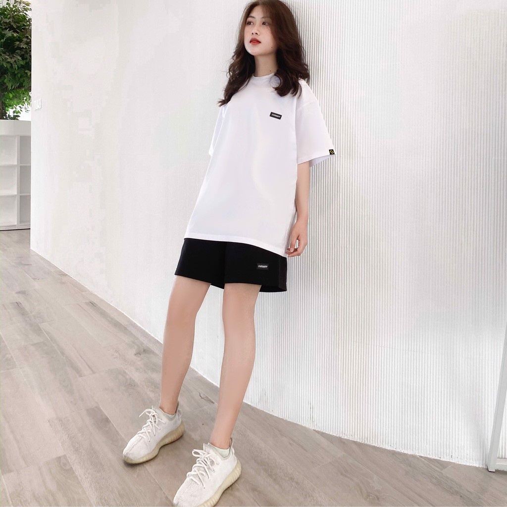 Quần Short Kaki Nam Lưng Thun Thêu Chữ mẫu OUTERITY màu đen và trắng