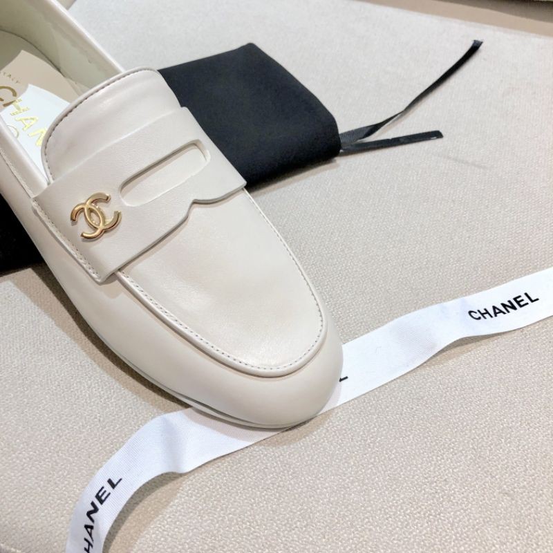Giày lười loafer nữ da thật mũi tròn quai gắn logo CC 𝘾𝙝𝙖𝙣𝙚𝙡