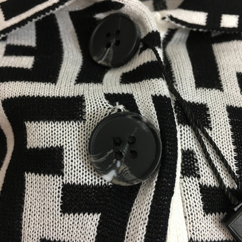 Set trang phục nữ Fendi FD gồm áo tay ngắn có cổ và quần shorst lửng ống rộng chất liệu len cao cấp