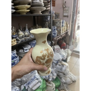 lọ hoa thờ màu vàng kim