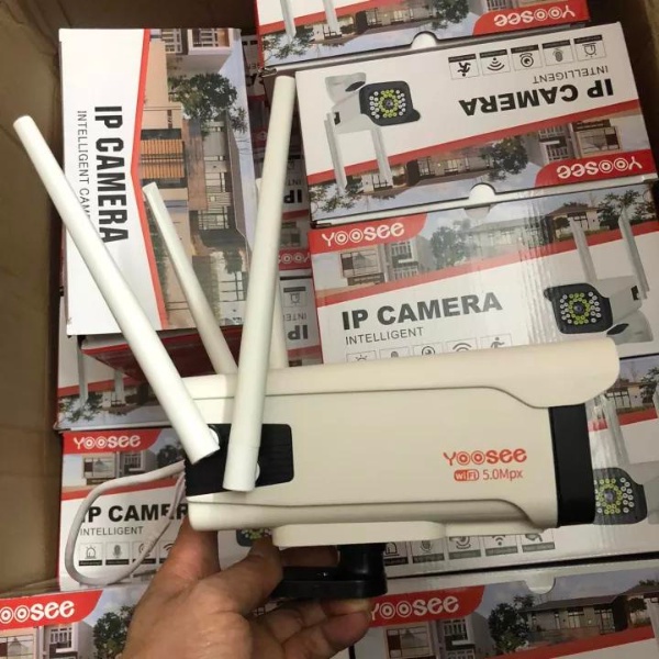 Camera Yoosee ngoài trời thân xoay 4 râu 48 led 5.0Mpx siêu nét,chống nuớc, xoay 180 độ,xem đêm có màu,bảo hành 12 tháng