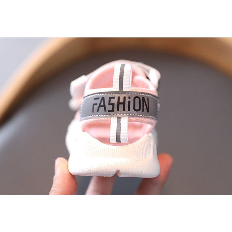 Dép sandal Fashion quai ngang cho bé trai bé gái, dép sandal quai dán siêu nhẹ chống trơn trượt M301