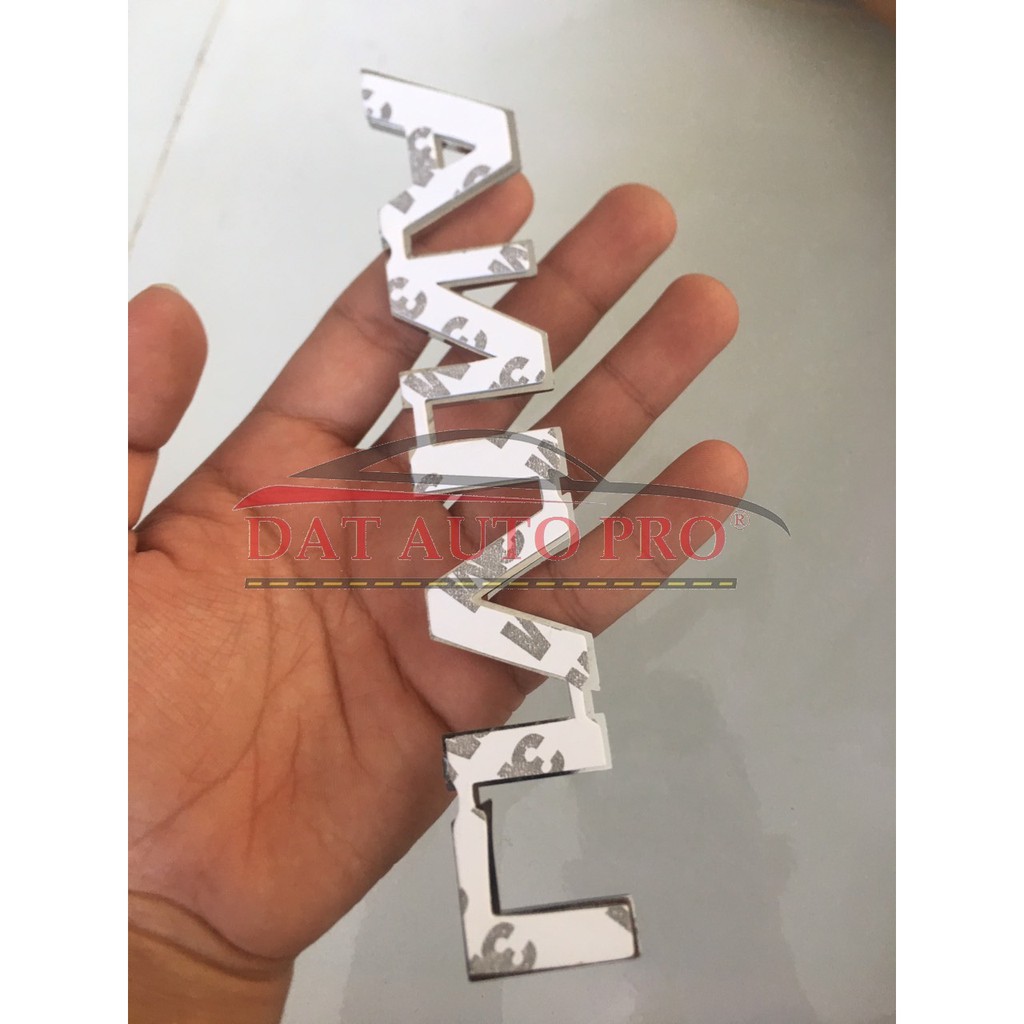 Tem 3D chữ nổi Livina trang trí xe ô tô màu trắng