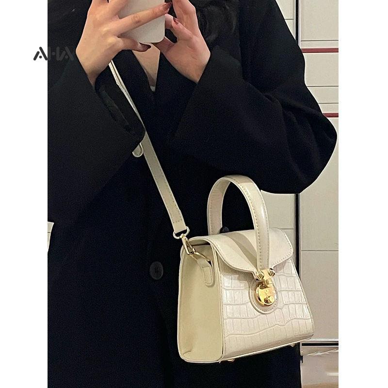 Túi hộp nhỏ AHA official đeo vai họa tiết da cá sấu phong cách đường phố mới dễ phối đồ dành cho nữ