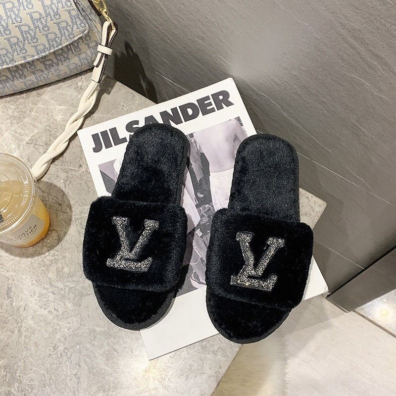 Dép lông mang trong nhà