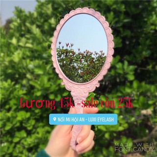 Gương cầm tay nữ hoàng