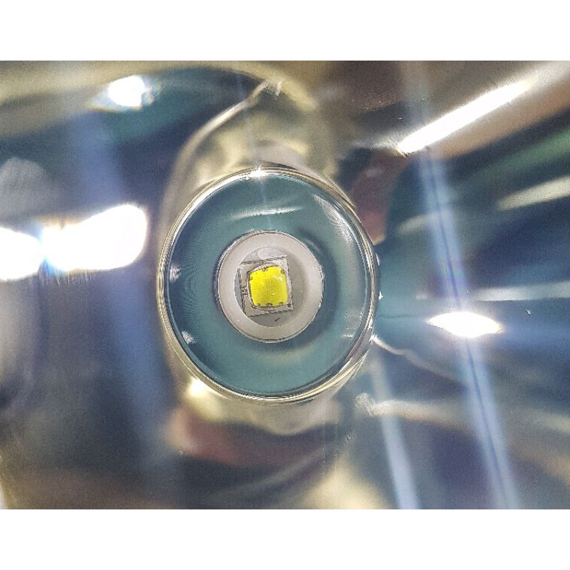 Đèn pin siêu sáng Luminus sst40 quang thông 2400 lumen chiếu xa 875m