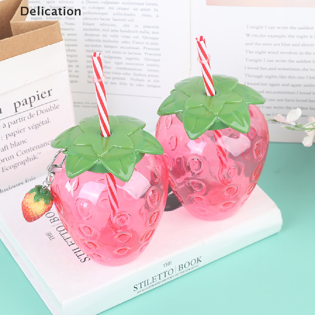 Bình đựng nước bằng nhựa họa tiết dâu tây hoạt hình có ống hút xinh xắn