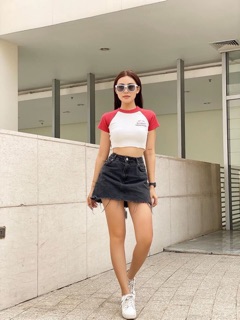 Áo croptop thêu chữ