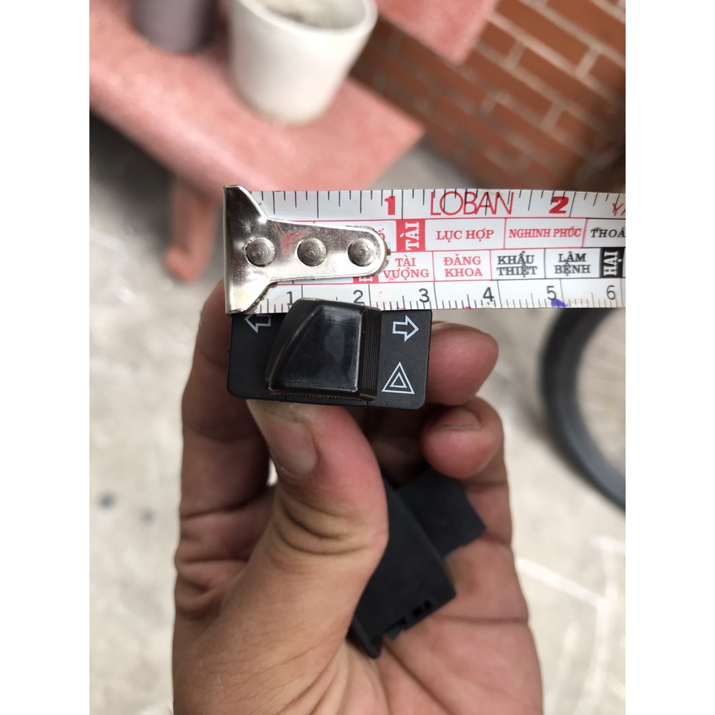 Công tắc xi nhan tích hợp Hazard đá xi nhan cho xe máy