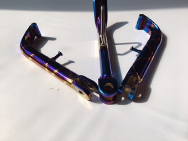 Chân chống mạ xi titan chắc khoẻ dùng mọi loại xe