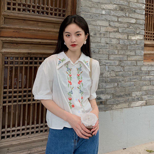 Áo croptop tay ngắn thêu hoa phong cách Hàn Quốc cho nữ