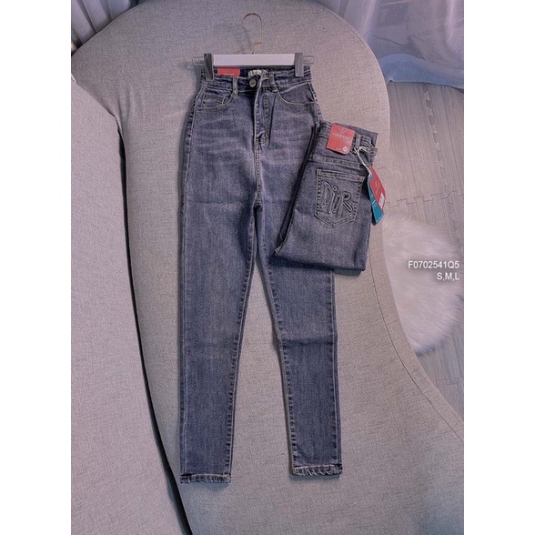 Quần jeans nhạt túi chữ