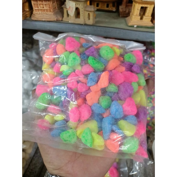 ĐÁ MÀU TRANG TRÍ BỂ CÁ , SỎI  TRANG TRÍ HỒ CÁ , SỎI MÀU