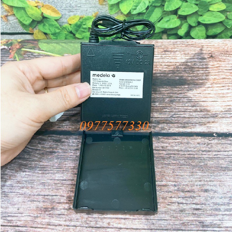 Hộp pin medela pump