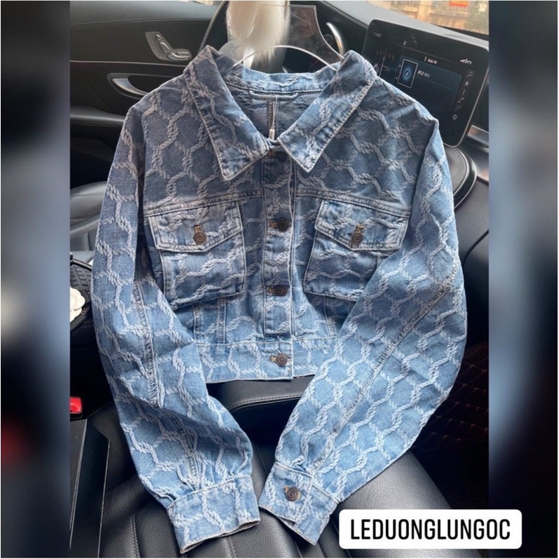 Áo khoác jean dệt cổ bẻ phối túi hộp hai bên tay dài!