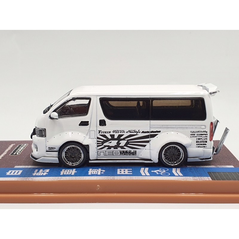 Xe Mô Hình Toyota Hiace Widebody Tỉ lệ 1:64 Hãng sản xuất Tarmac Works ( Trắng )