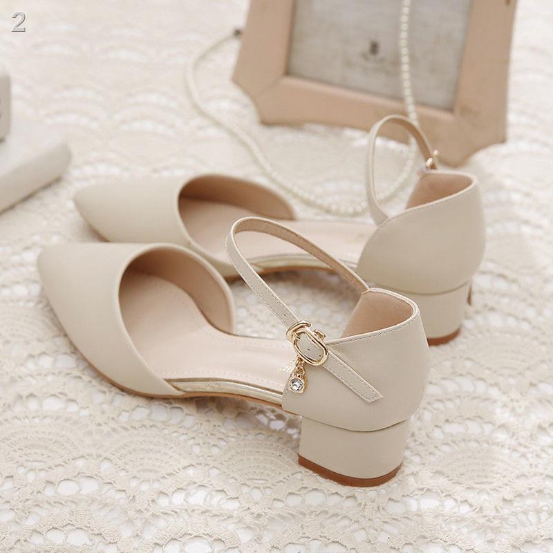 Hongqing là đôi dép khá mềm gót dày của phụ nữ mùa xuân hè 2021 giày đơn giữa mới tất cả phù hợp với rỗng B