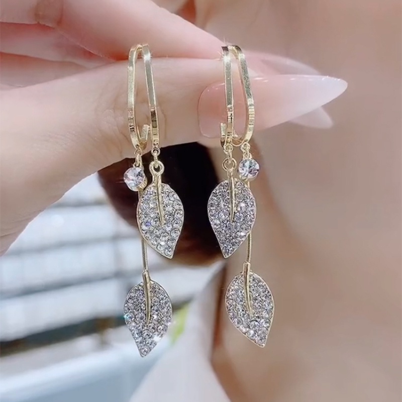 Khuyên Tai Kim Bạc 925 Dáng Dài Mặt Tròn Phối Tua Rua Lá Cây Phong Cách Hàn Quốc Mới Cho Nữ