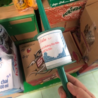TAY CẰM THẢ DIỀU