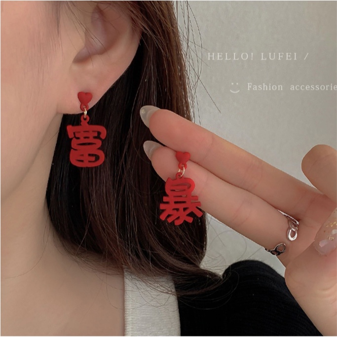 Bông tai dáng dài màu đỏ thời trang năm mới