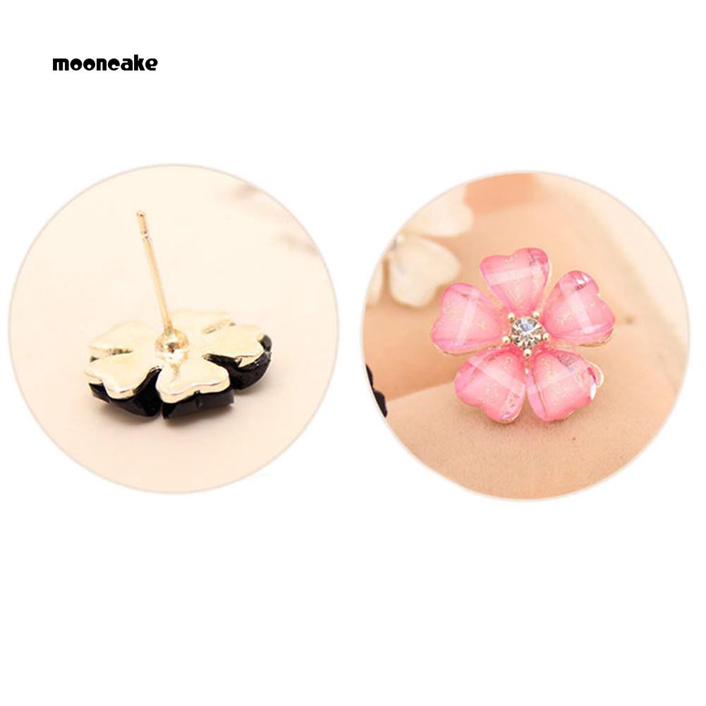 Khuyên tai hoa mạ bạc đính đá thanh lịch