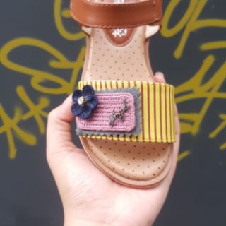 Giày sandal bé gái