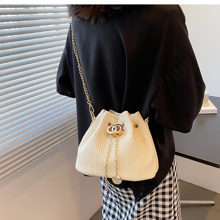 Túi đeo chéo nữ TCB637, mẫu siêu hot năm nay, thiết kế dạng túi rút xinh yêu