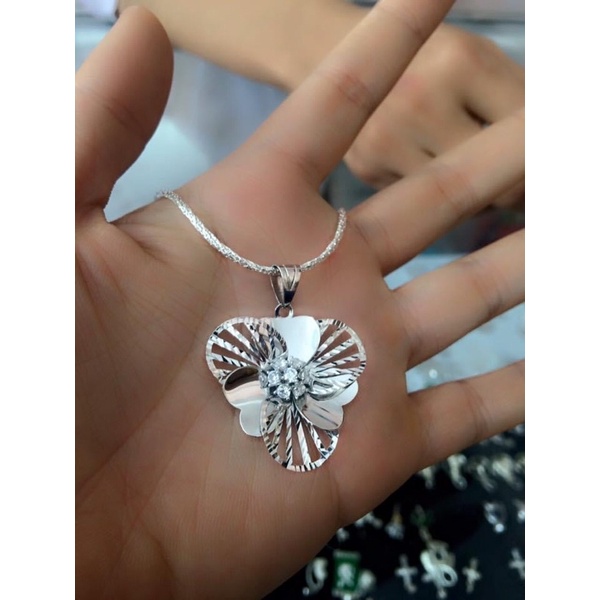 Mặt dây chuyền hoa to nhị xanh lá tim nhiều lớp bạc ta NGỌC MẬU