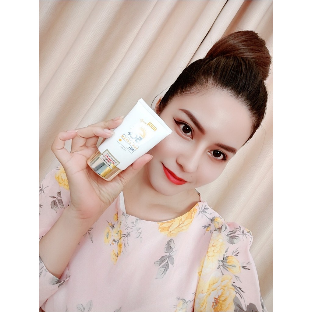 Kem Chống Nắng Lý Hóa Kiềm Dầu Dưỡng Ẩm Và Nâng Tông Da SPF 50 PA +++ HuGi Beauty 50ml