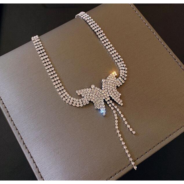 vòng cổ choker đính đá hình bướm phong cách sang trọng quý phái