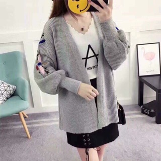 Áo khoác len thêu hoa