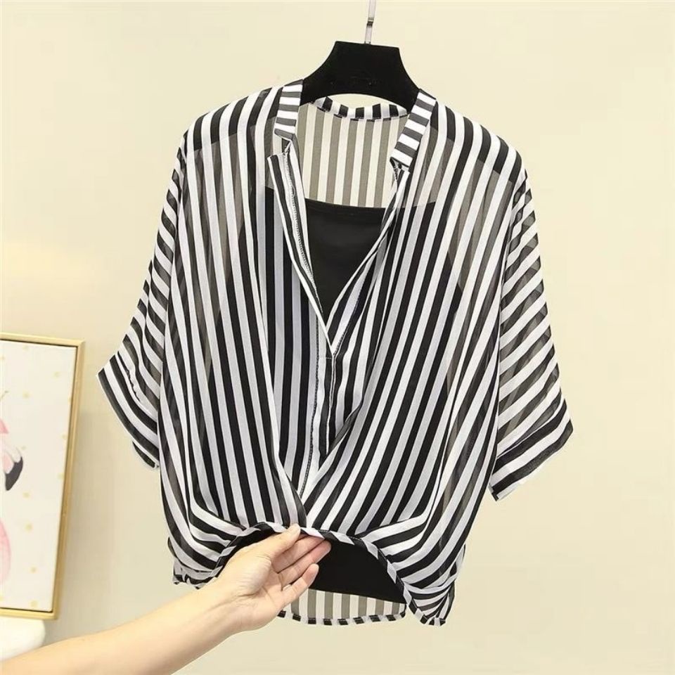 Áo sơ mi tay cánh dơi họa tiết kẻ sọc phong cách Hàn Quốc dễ thương cho nữ | BigBuy360 - bigbuy360.vn