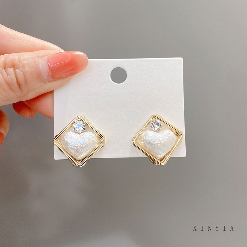 Khuyên Tai Hình Trái Tim Đính Ngọc Trai Phong Cách Hàn Quốc