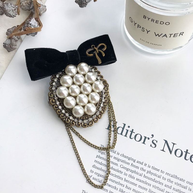 Ghim cài áo hình 5 bông hoa đính ngọc trai sang trọng