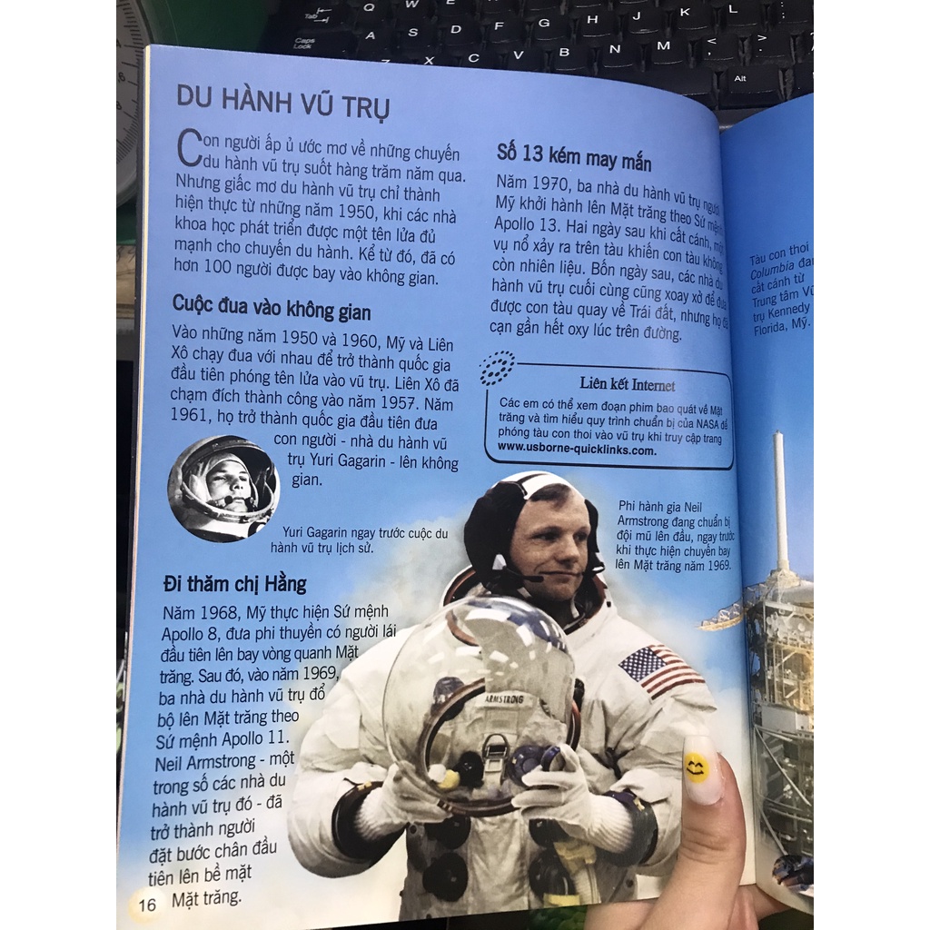 Sách Bách khoa tri thức về khám phá thế giới cho trẻ em : Vũ Trụ ( Đinh Tị )