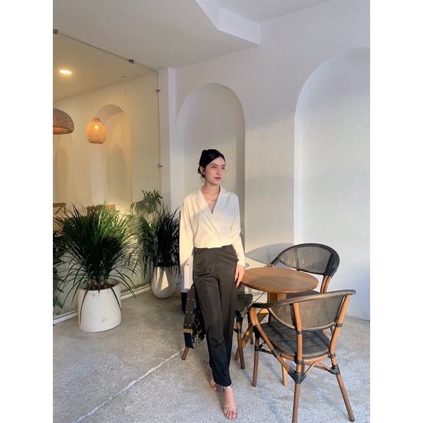 Áo vest lửng kiểu dáng trẻ trung chất liệu mango