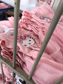 Váy Hello Kitty bé gái xuất xịn