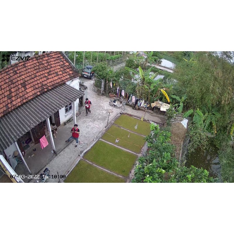 Camera Ngoài trời Xoay 4 chiều EZVIZ C8W có mic thu âm thanh, đàm thoại 2 chiều